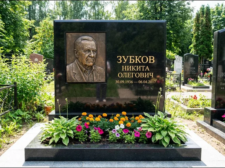 Памятник с барельефом — выполненная работа 19 в Омске