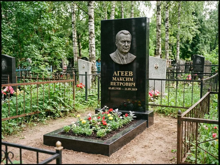 Памятник с барельефом — выполненная работа 1 в Омске
