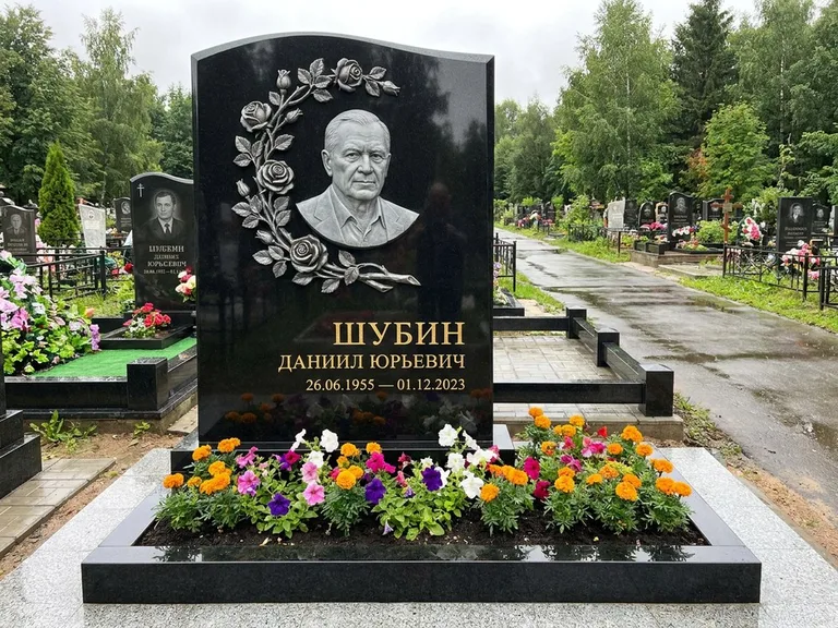 Памятник с барельефом — выполненная работа 34 в Омске