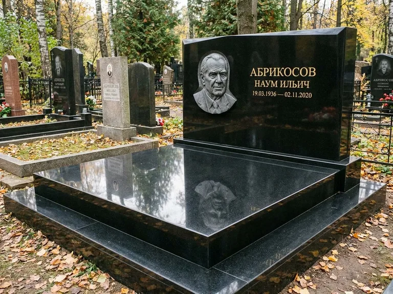 Памятник с барельефом — выполненная работа 37 в Омске