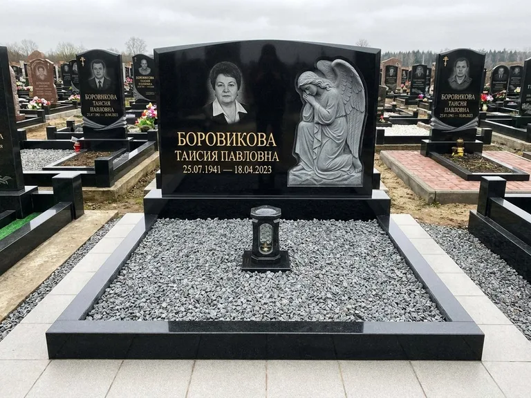 Памятник с барельефом — выполненная работа 38 в Омске