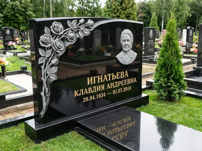 Памятник с барельефом — выполненная работа 45 в Омске