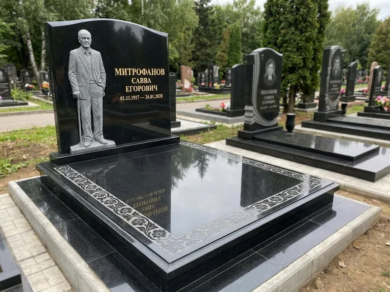 Памятник с барельефом — выполненная работа 48 в Омске
