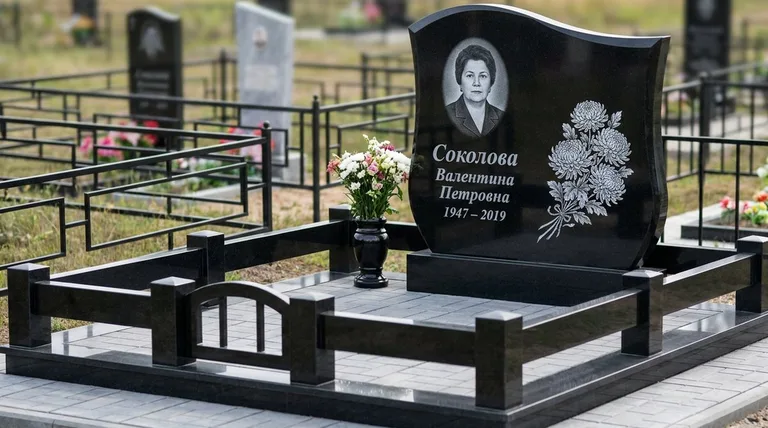 Памятник с гравировкой хризантем — выполненная работа «Соколова» в Омске