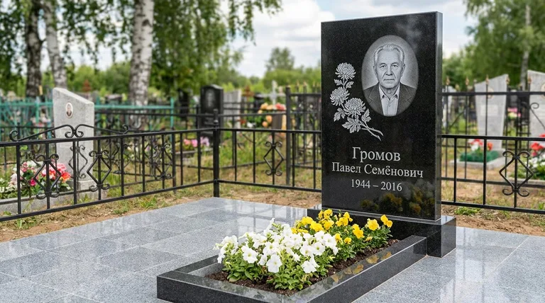 Памятник с гравировкой хризантем — выполненная работа «Громов» в Омске