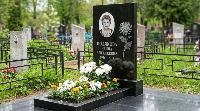 Памятник с гравировкой хризантем — выполненная работа «Полякова» в Омске