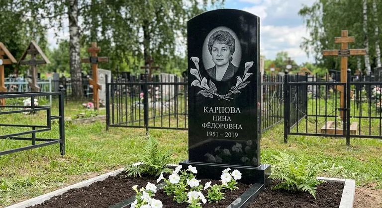 Памятник с гравировкой калл — выполненная работа «Карпова» в Омске
