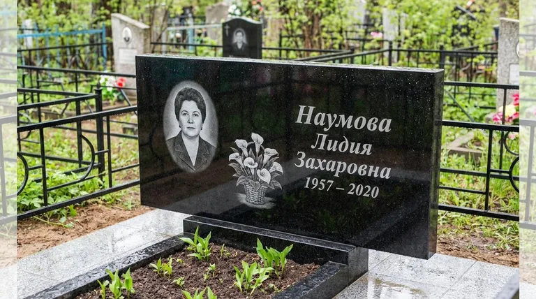 Памятник с гравировкой калл — выполненная работа «Наумова» в Омске