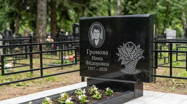 Памятник с гравировкой ландышей — выполненная работа «Громова» в Омске