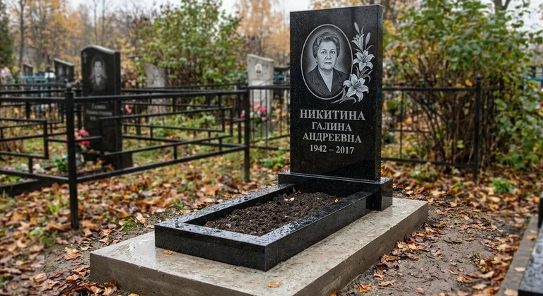 Гравировка лилий на памятник в Омске — пример работы на граните