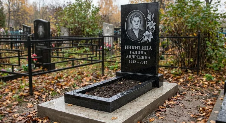 Памятник с гравировкой лилий — выполненная работа «Никитина» в Омске