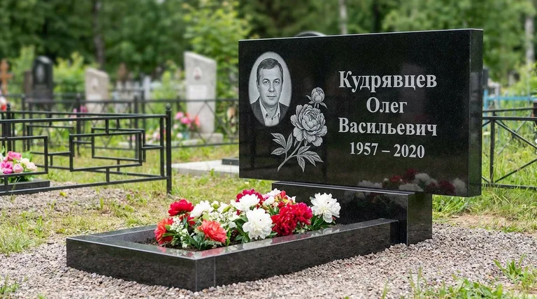 Памятник с гравировкой пионов — выполненная работа «Кудрявцев» в Омске