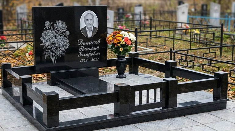 Памятник с гравировкой пионов — выполненная работа «Денисов» в Омске