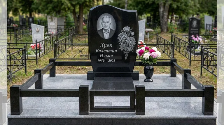 Памятник с гравировкой пионов — выполненная работа «Зуев» в Омске