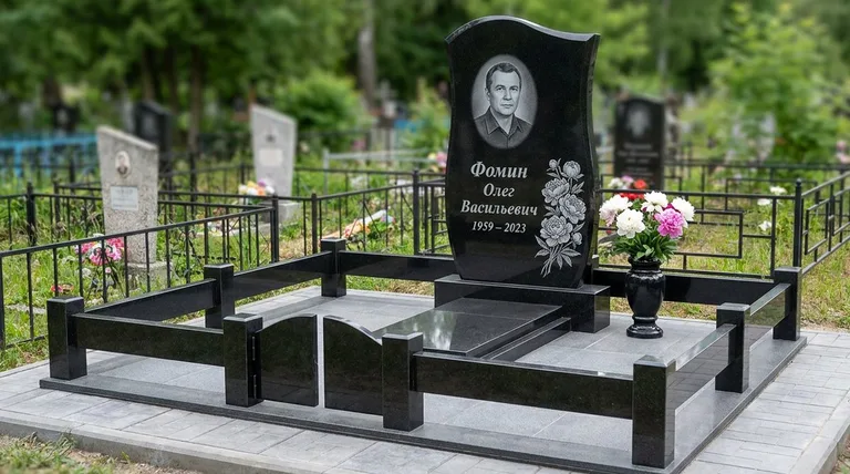 Памятник с гравировкой пионов — выполненная работа «Фомин» в Омске