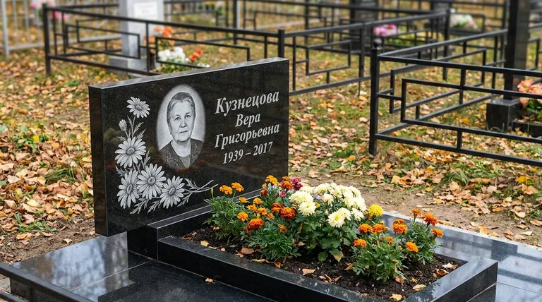 Памятник с гравировкой ромашек — выполненная работа «Кузнецова» в Омске
