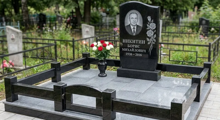 Памятник с гравировкой роз — выполненная работа «Никитин» в Омске