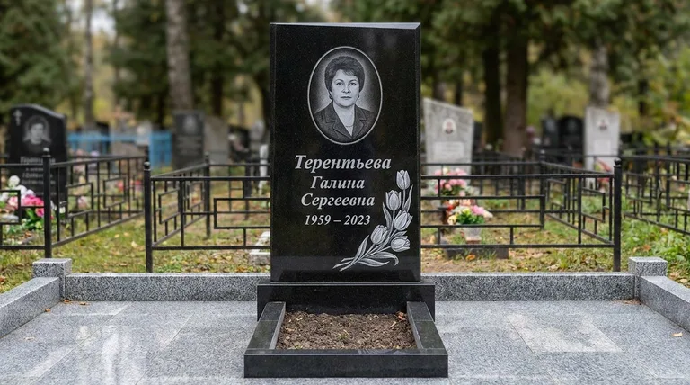 Памятник с гравировкой тюльпанов — выполненная работа «Терентьева» в Омске