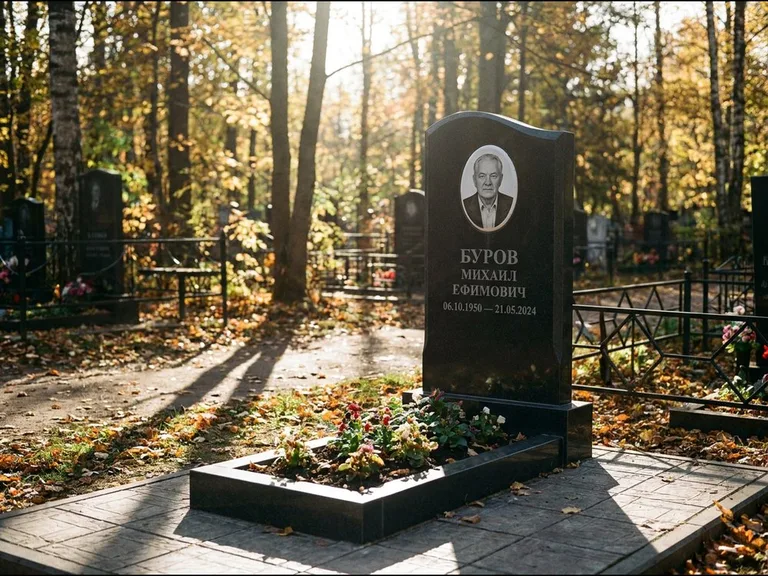 Овальный керамический портрет — установленная работа в Омске