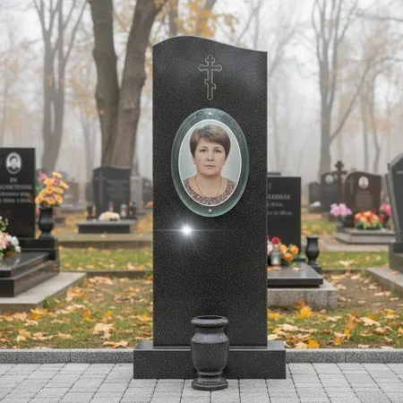 Овальный портрет на стекле 240×300 мм на памятнике в Омске