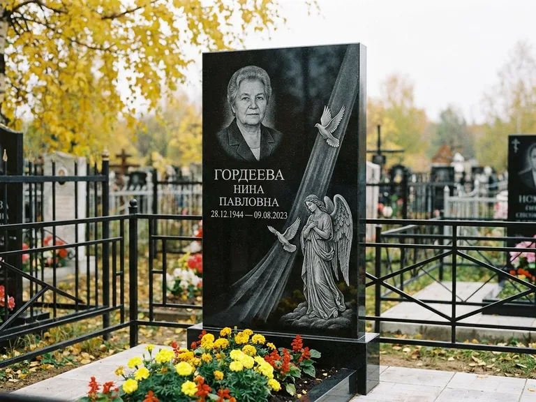 Памятник с гравировкой ангела — гравировка ангела с голубем по диагонали стелы, работа «Гордеева» в Омске