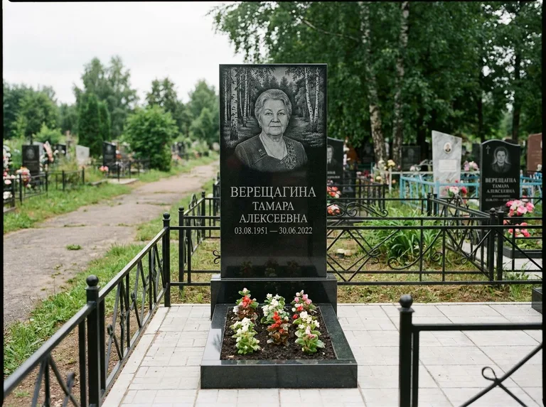 Памятник с гравировкой берёзы — гравировка берёзовой рощи в глубину, работа «Верещагина» в Омске