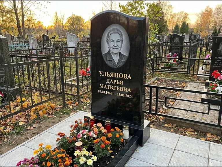 Гравировка портрета на чёрном граните — выполненная работа 12 в Омске