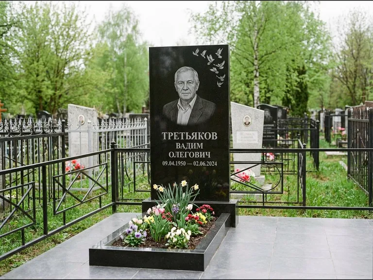 Памятник с гравировкой голубей — гравировка стаи голубей, взлетающей от угла стелы, работа «Третьяков» в Омске