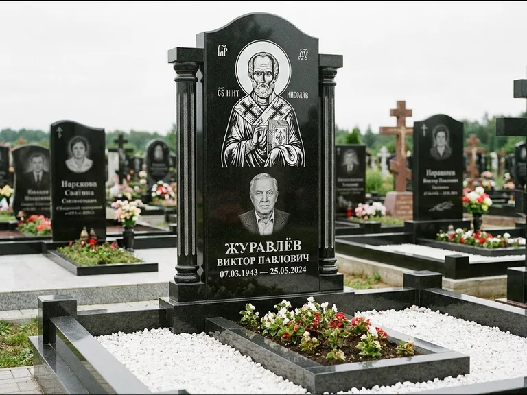 Памятник с гравировкой иконы — икона в резном киоте, работа «Верещагина» в Омске