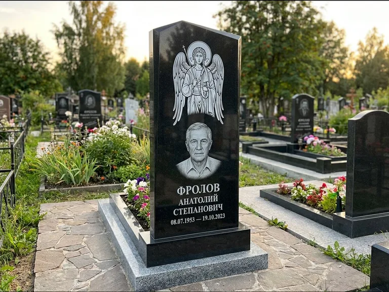 Памятник с гравировкой иконы — Владимирская икона Божией Матери с Младенцем, работа «Мельникова» в Омске