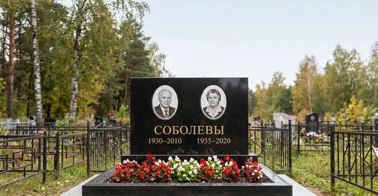 Семейный (двойной) памятник, Памятники мастерской «Мастер Каменев» на кладбищах Самары
