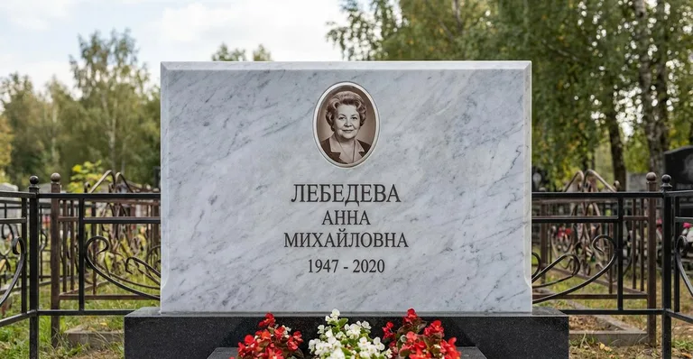 Памятник с художественной гравировкой, Памятники мастерской «Мастер Каменев» на кладбищах Казани