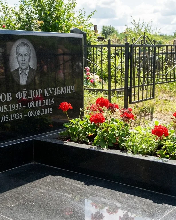 Двойной памятник под ключ с крестом в Омске