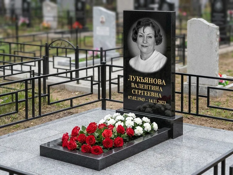Портрет на памятнике в Омске — Ч/б портрет → гравировка на стандартном комплексе