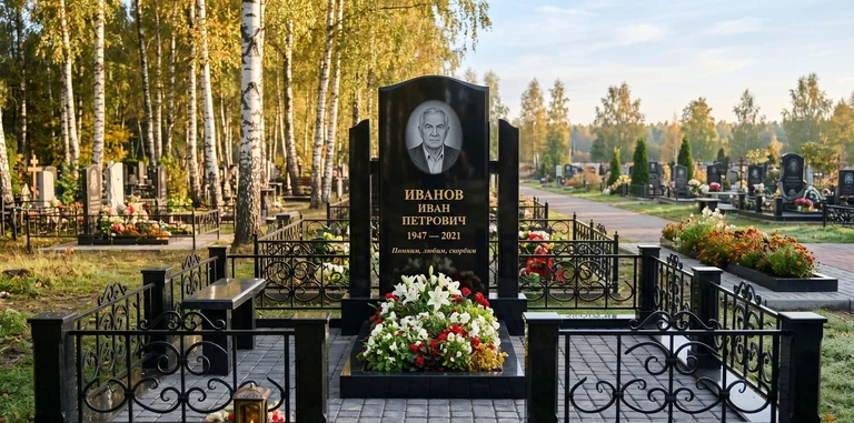 Установка памятника на могилу под ключ в Омске — гранитный мемориальный комплекс, ограда, плитка, благоустройство