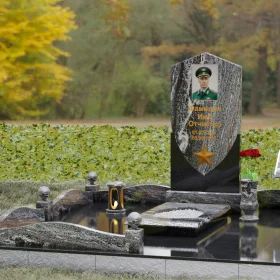 Комбинированный вертикальный памятник на одного - П194