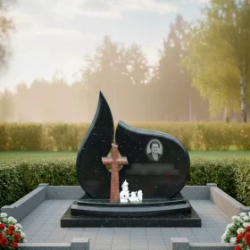Гранитный православный памятник с крестом для мемориала - ПН427