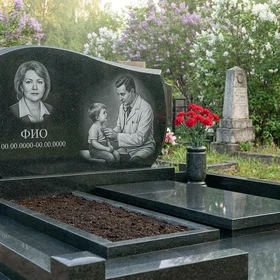 Гранитный памятник врачу с медицинской символикой