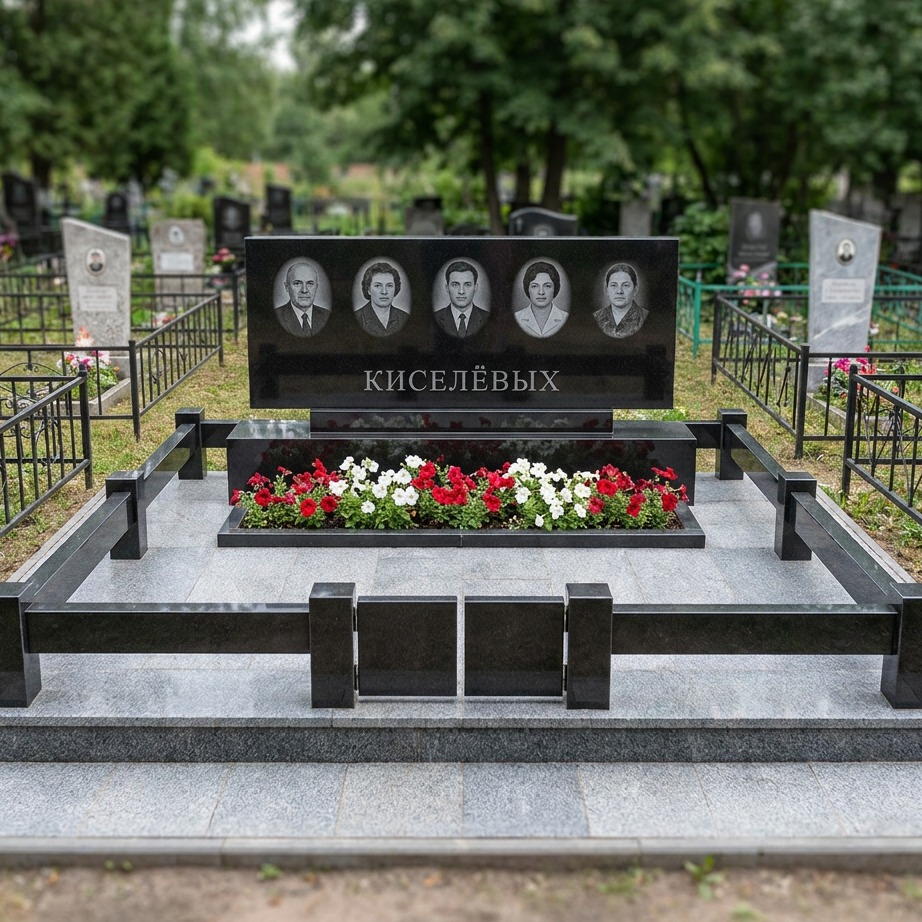Пример дизайна: Семейный памятник из чёрного гранита (модель 2) — фото и цена