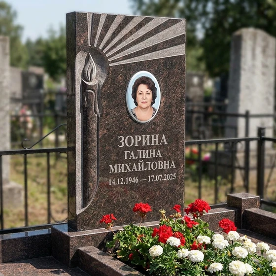Памятник со свечой и лучом света из дымовского гранита с портретом